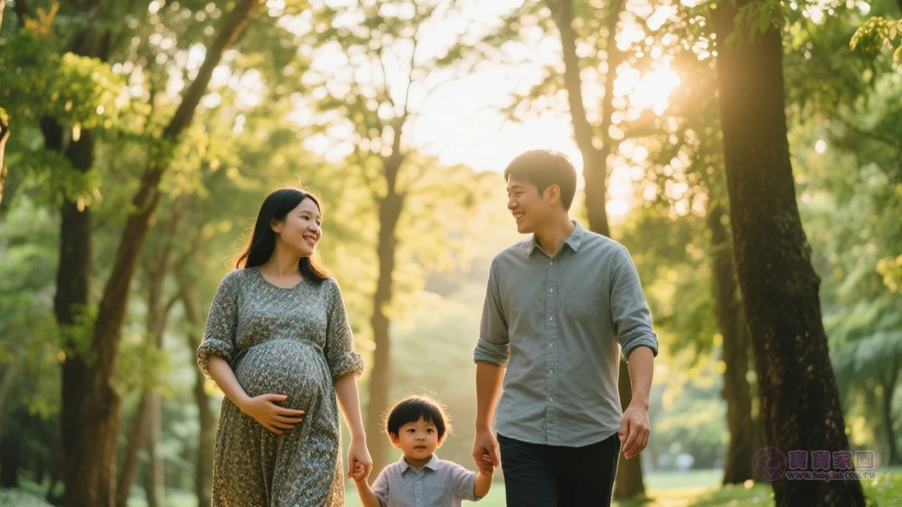 家庭公園散步溫馨畫面